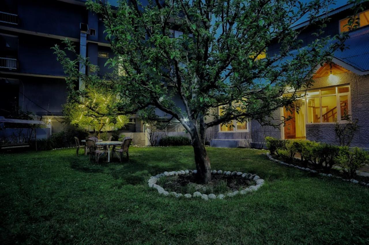 Grey Moustache 4Bhk Villa Manāli Exteriör bild